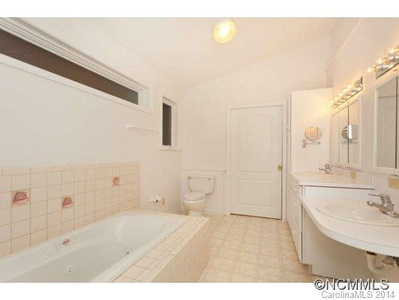  - Photo 12