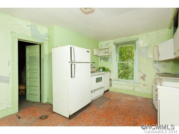 240 S Beaumont Street - Photo 13