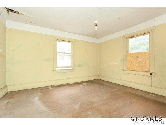 240 S Beaumont Street - Photo 14