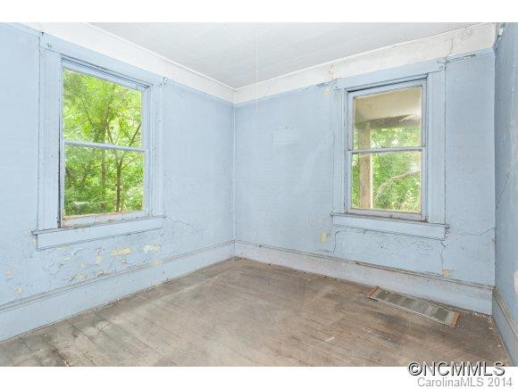 240 S Beaumont Street - Photo 15