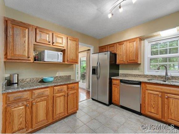 67 BOTANY DR. - Photo 5