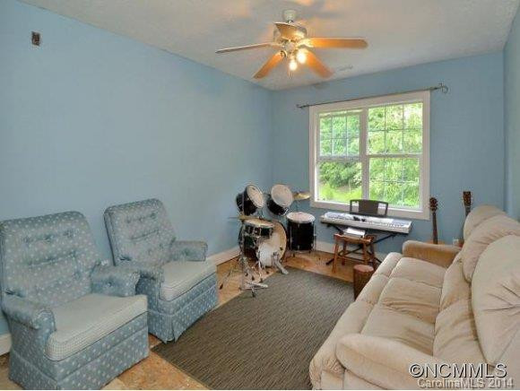 300 Snyder Lane - Photo 17