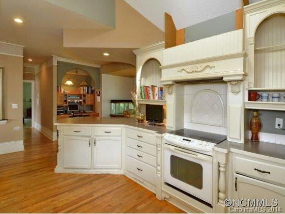 300 Snyder Lane - Photo 7