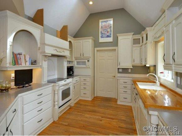 300 Snyder Lane - Photo 8
