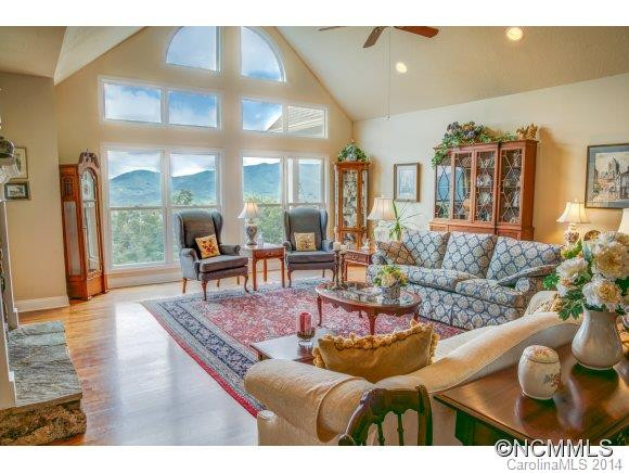 214 Crestview Drive - Photo 2