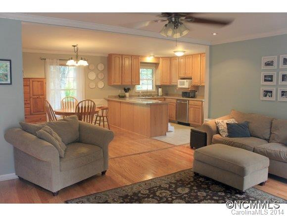 107 Summerglen Drive - Photo 2