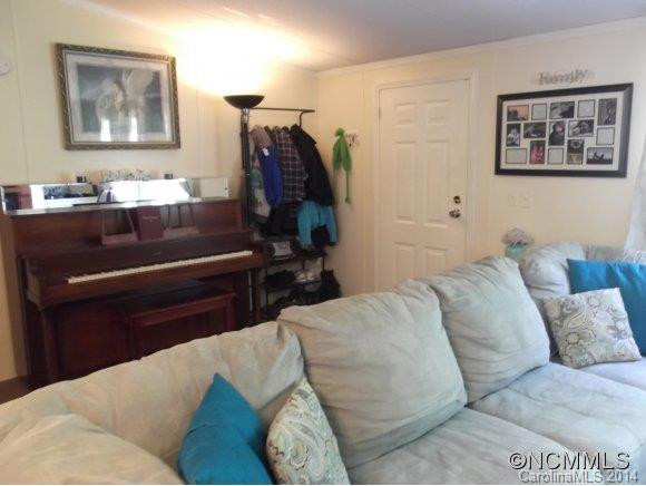 6120 Howard Gap Road - Photo 3