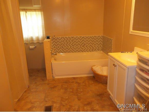 6120 Howard Gap Road - Photo 8