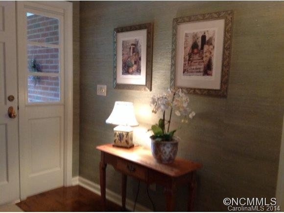 214 Hawthorn Drive - Photo 4