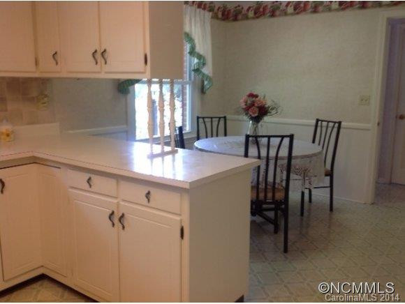 214 Hawthorn Drive - Photo 6