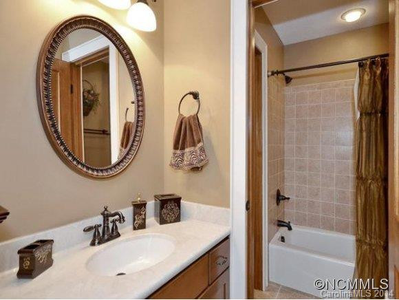 39 VILLAGE POINTE LANE - Photo 18