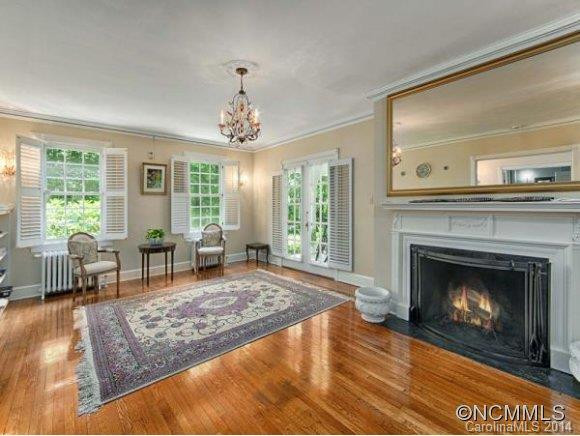 328 VANDERBILT ROAD - Photo 2