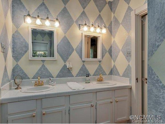 328 VANDERBILT ROAD - Photo 19