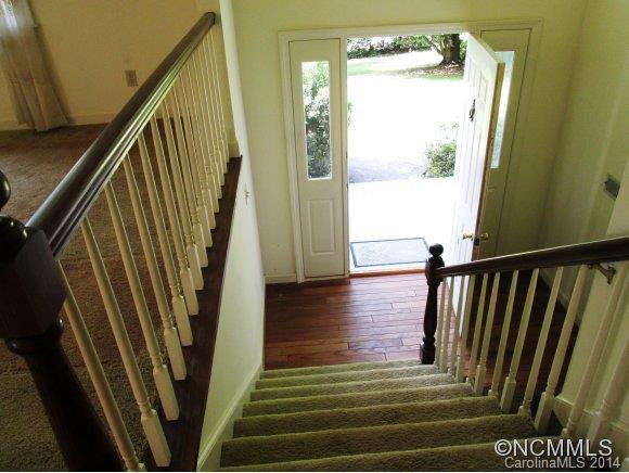102 Viewcrest - Photo 2