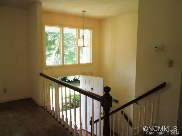 102 Viewcrest - Photo 3