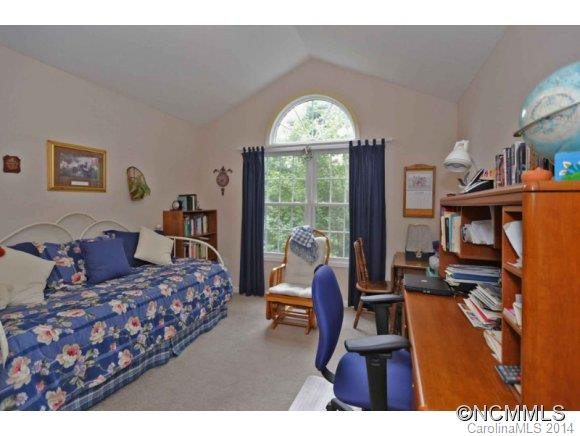 327 Junaluska Oaks - Photo 13
