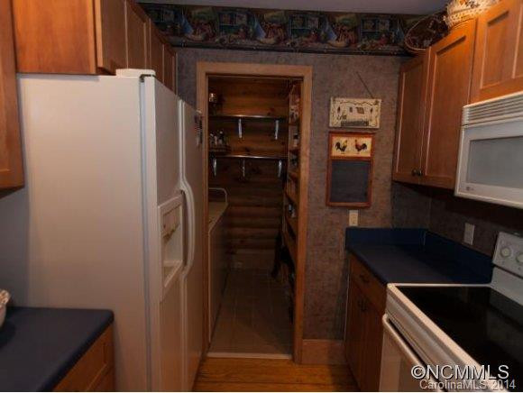384 LAKEWOOD DRIVE - Photo 8