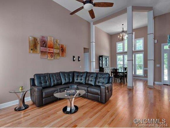 18 Emmas Way - Photo 3