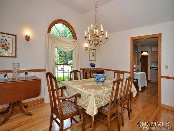 1035 WINDSOR DRIVE - Photo 3