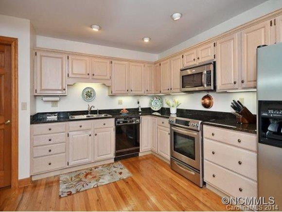 1035 WINDSOR DRIVE - Photo 4