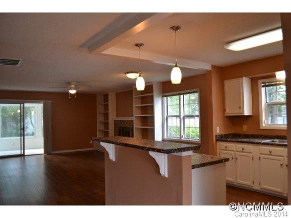 225 Hampton Court - Photo 2