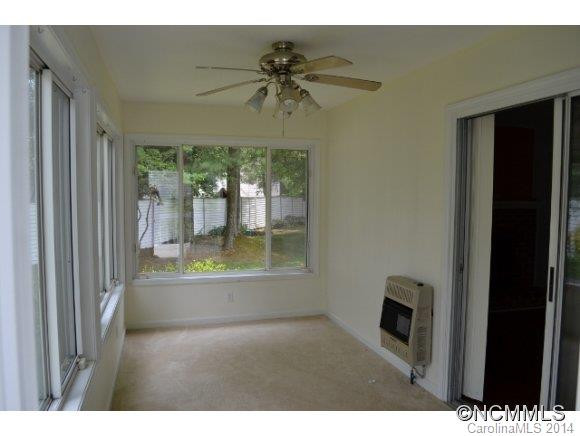 225 Hampton Court - Photo 11