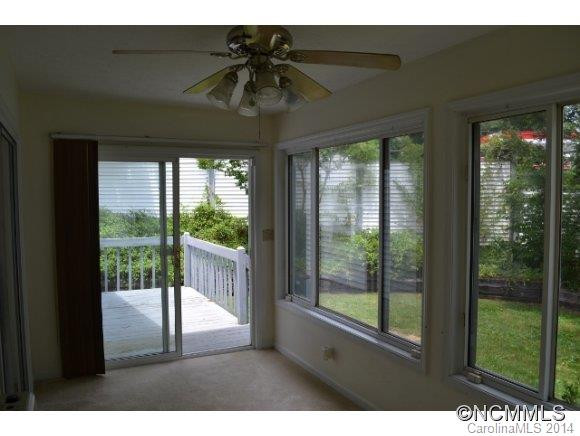 225 Hampton Court - Photo 12