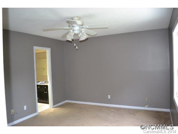 225 Hampton Court - Photo 13