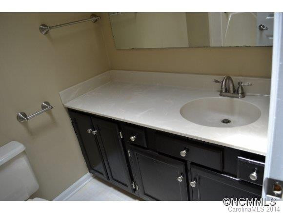 225 Hampton Court - Photo 15