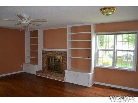 225 Hampton Court - Photo 3