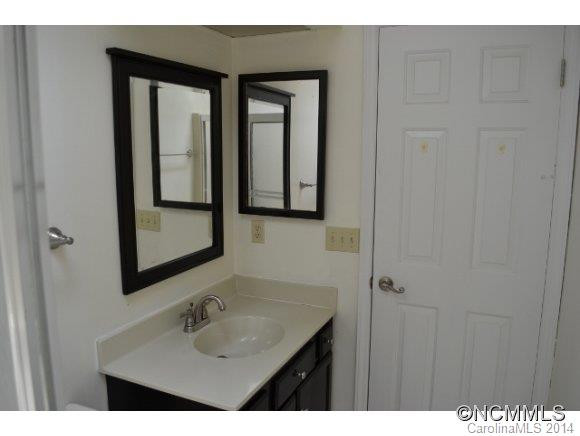 225 Hampton Court - Photo 8