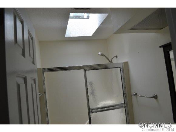 225 Hampton Court - Photo 9