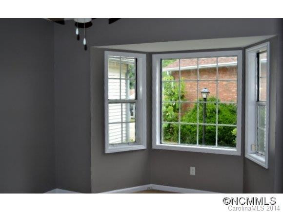 225 Hampton Court - Photo 10