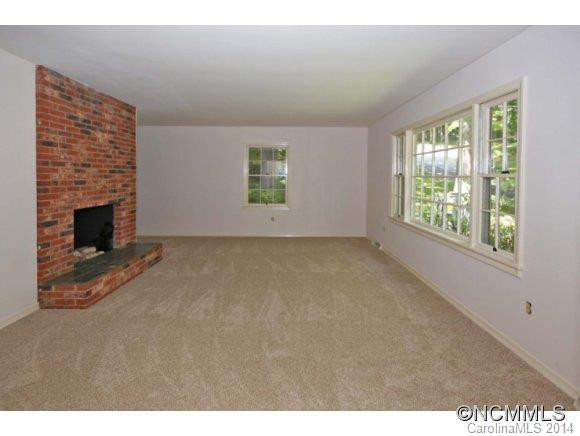 367 Greenview Dr - Photo 2