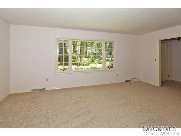 367 Greenview Dr - Photo 3