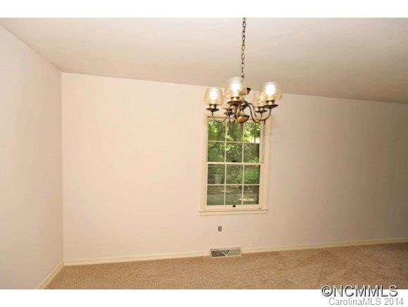 367 Greenview Dr - Photo 4