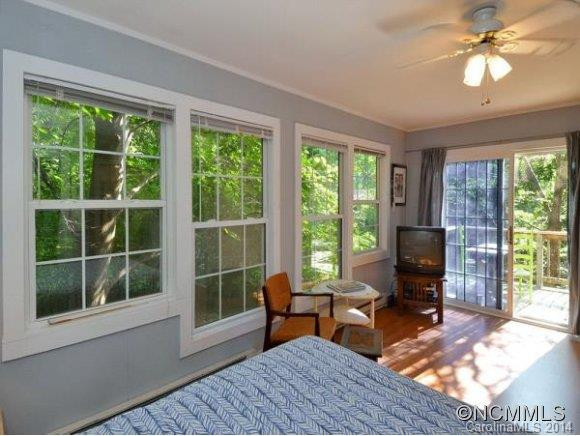 1004 Lower Sylvan Terrace - Photo 12