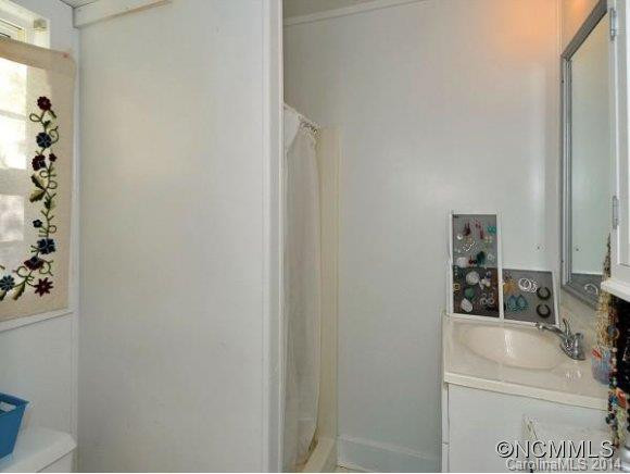 1004 Lower Sylvan Terrace - Photo 13