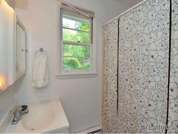 1004 Lower Sylvan Terrace - Photo 14