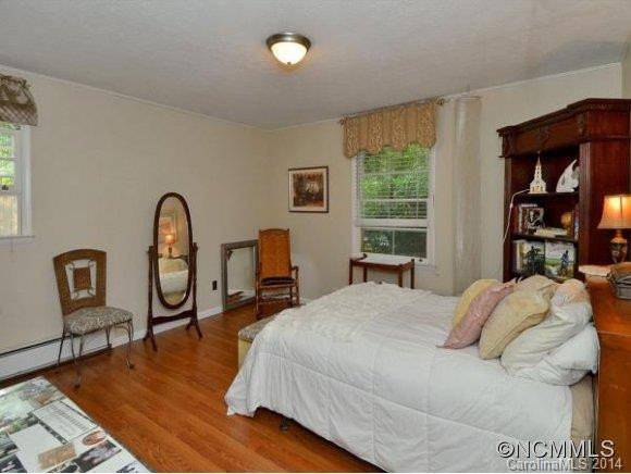 1004 Lower Sylvan Terrace - Photo 15
