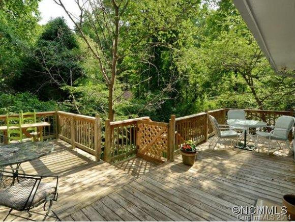1004 Lower Sylvan Terrace - Photo 3