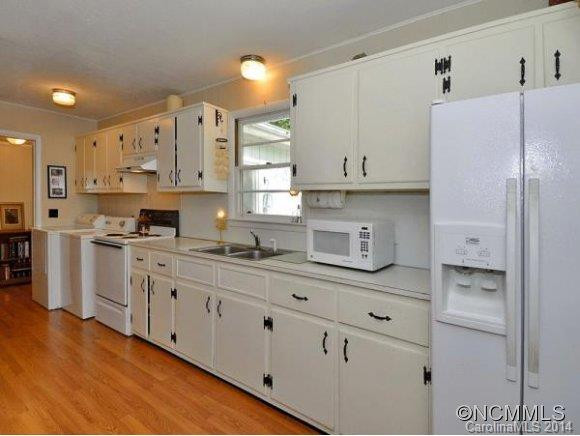 1004 Lower Sylvan Terrace - Photo 4