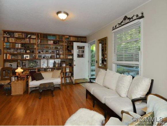 1004 Lower Sylvan Terrace - Photo 6