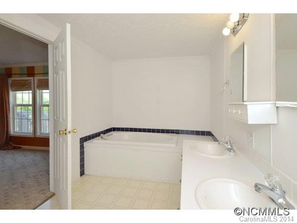 210 STRATFORD DRIVE - Photo 8