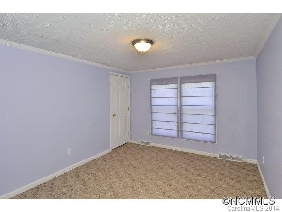 210 STRATFORD DRIVE - Photo 9