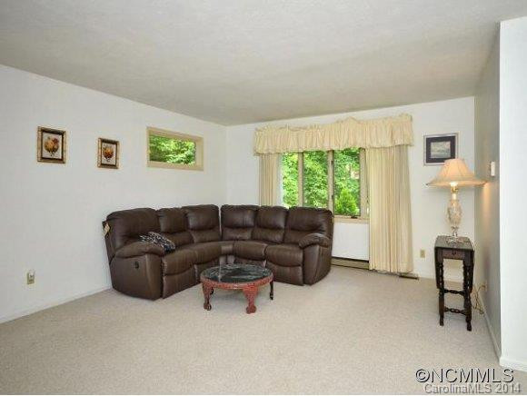 211 FALLEN TIMBER RD - Photo 2