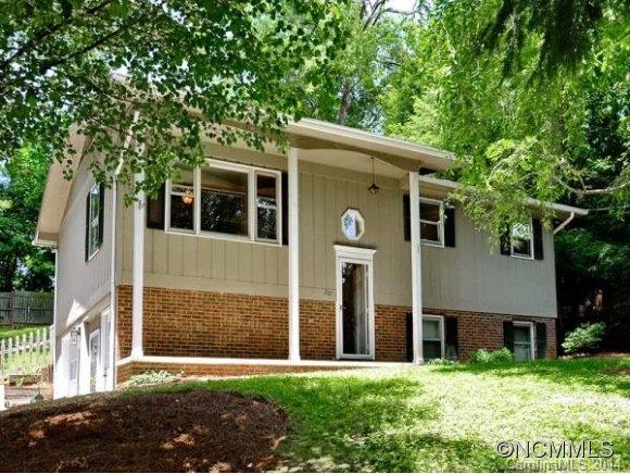 207 LYNDON LANE