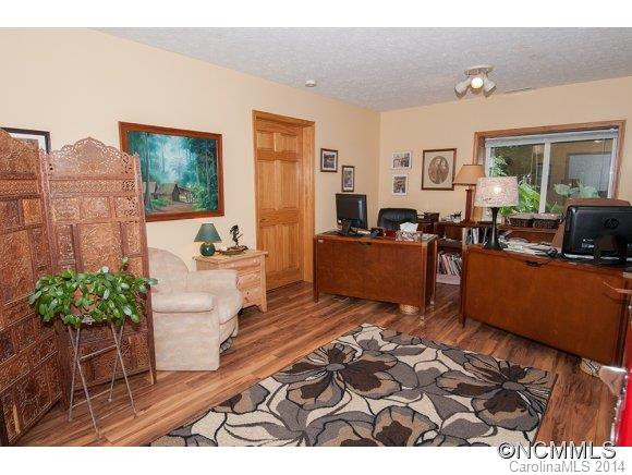 1429 Country Club Dr - Photo 19