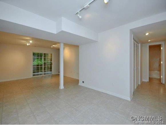 306 DERBY LANE - Photo 18