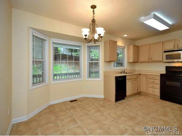 306 DERBY LANE - Photo 8